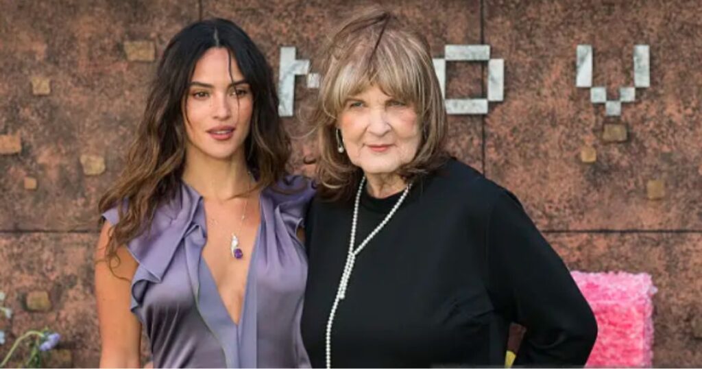 Coni Momoa Working Four Jobs: The Price of Survival